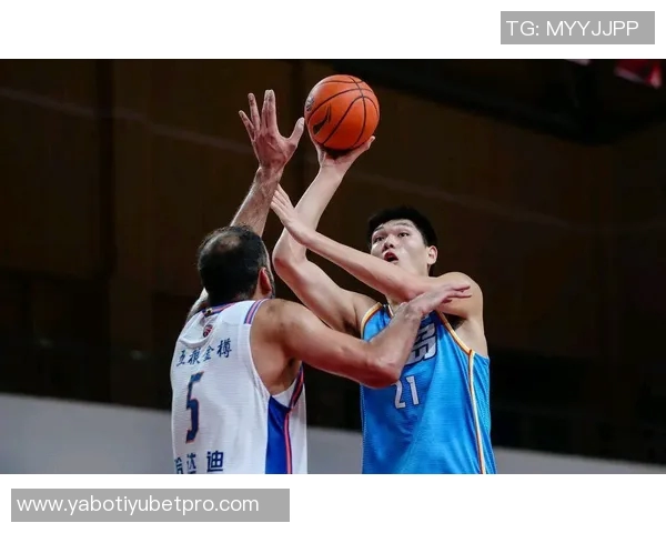 瓦塞尔上半场表现惊艳5投全中三分球2中2轻松拿下14分